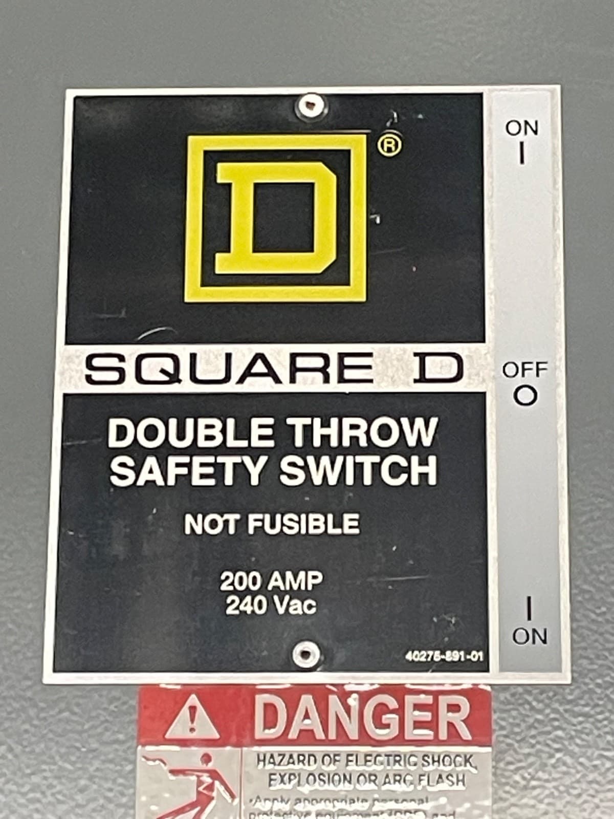 Square D 82354 200-Amp 240-VAC Double Throw Manual Transfer Switch 3-Pole Type 1 2