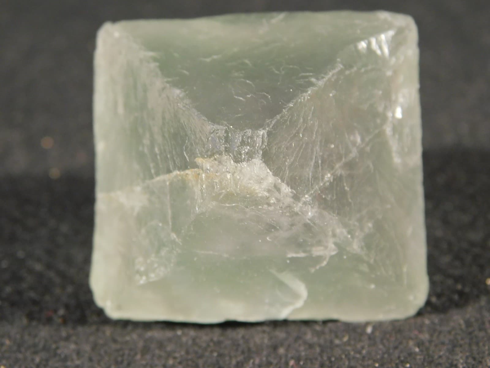 Larger! SEA Foam GREEN Fluorescent FLUORITE Octahedron Crystal 83.4gr 5