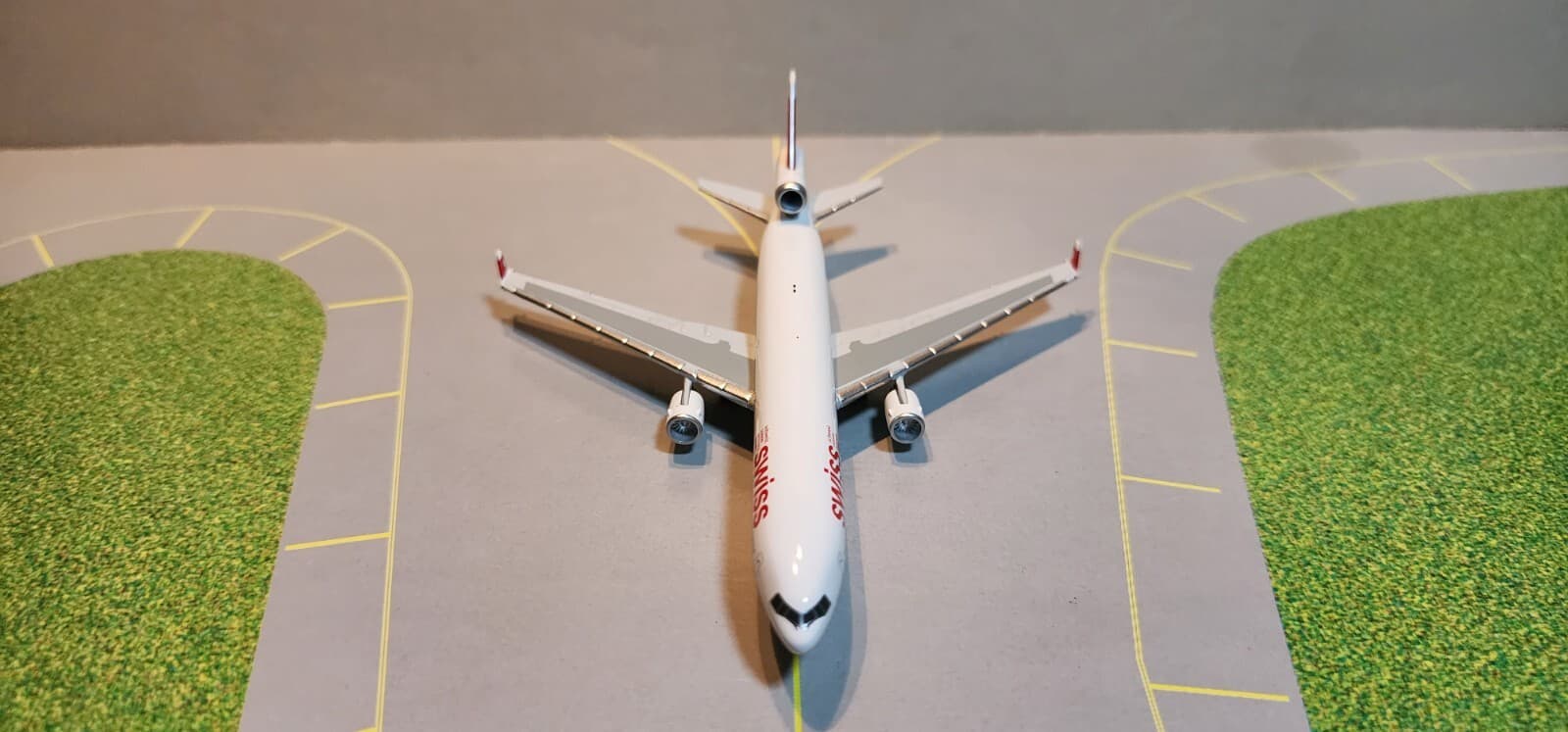 STARJET MODELS (SJSWR152) SWISS MD-11 1:500 SCALE DIECAST METAL MODEL 2