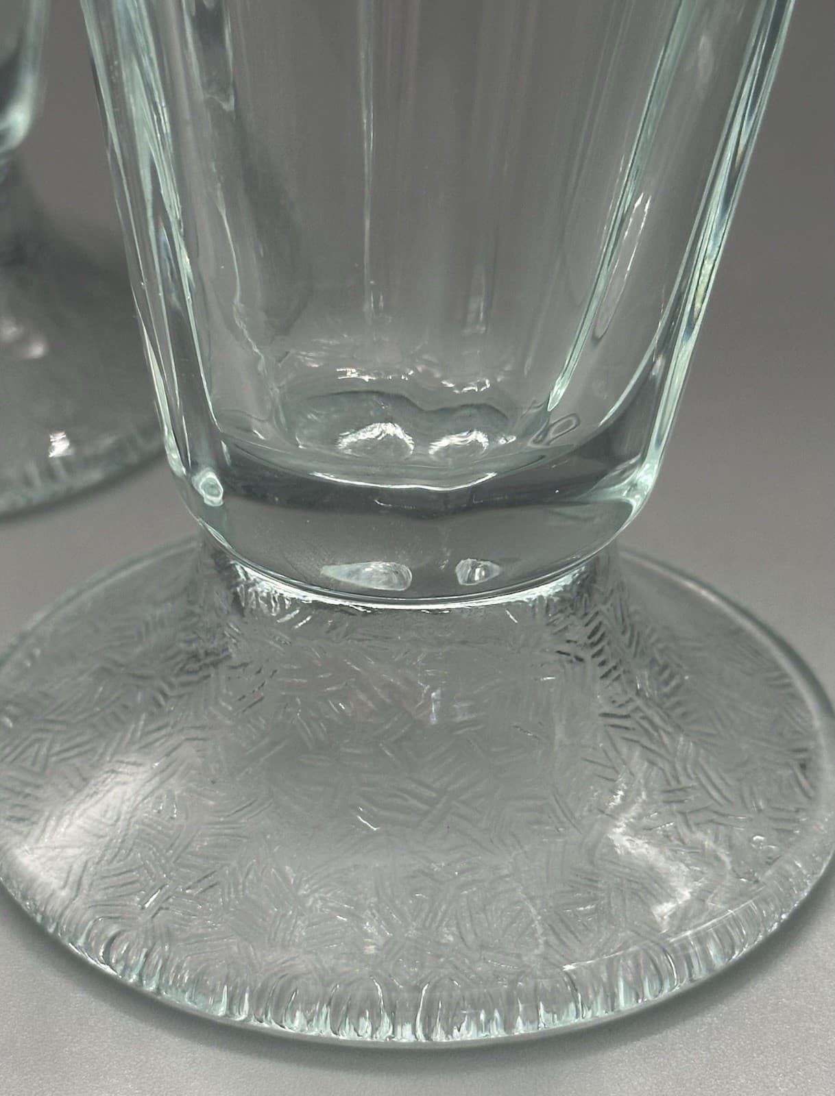 Set Of 4 Footed Retro Soda Fountain Glasses 4 Milkshakes/Floats/Sundaes      EC 2