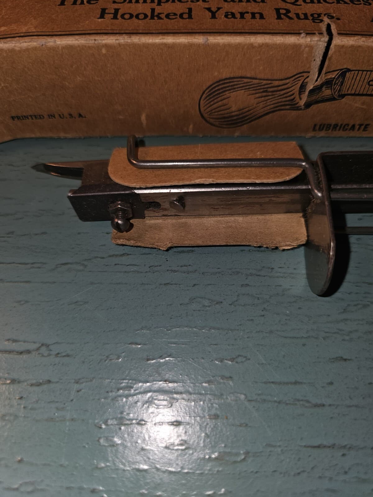 Antique Bluenose Rug Hooker Latch Rug Hooker Tool Pat. 1926 W/Original Box 2