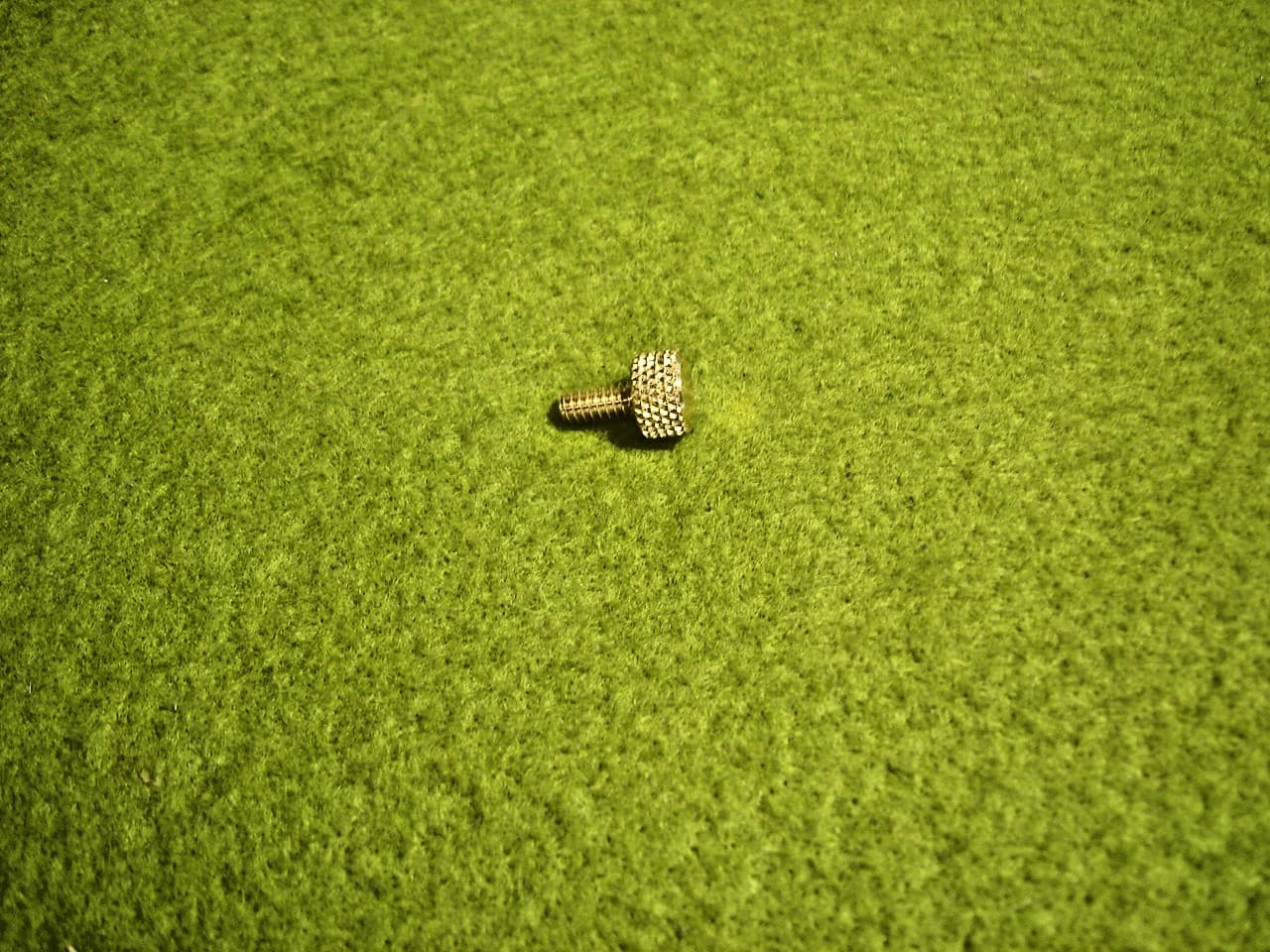 Columbia, Standard, Victor Phonograph - Horn Elbow Thumb Screw