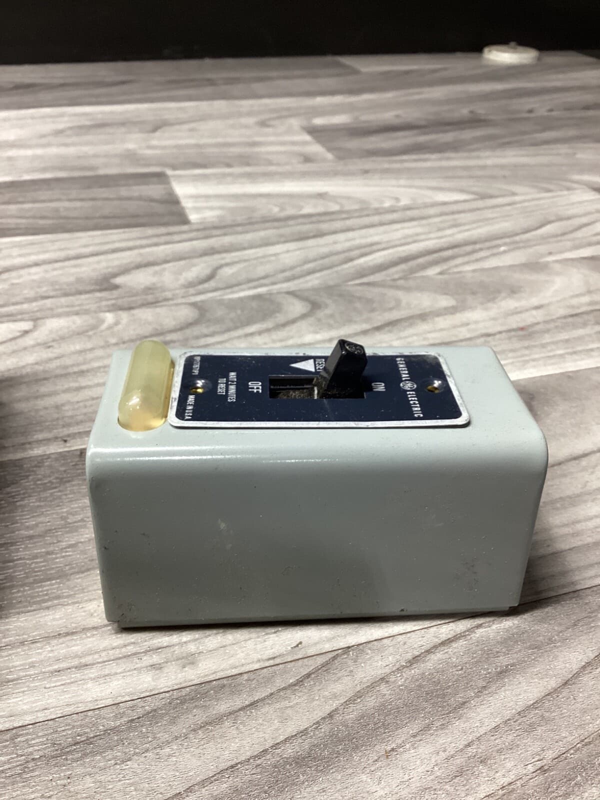 General Electric CR101Y11 Manual Starter 1HP, 1-P Toggle Switch #120G158*CO 4