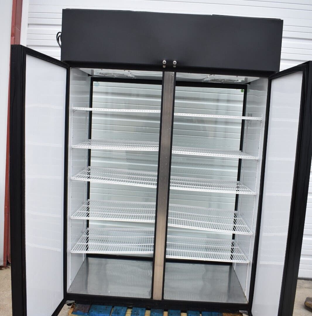 TRUE GDM-52TM-RL-LD BLK PASS THRU GLASS DOORS REFRIGERATED MERCHANDISER 6