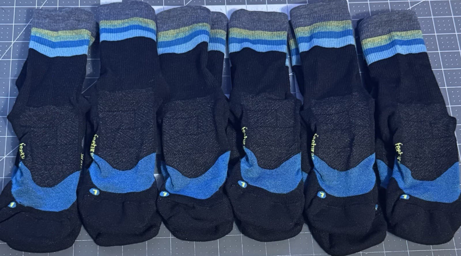 New! Lot Of 6 FEETURES MERINO 10 Mini Crew Max Cushion Black Large