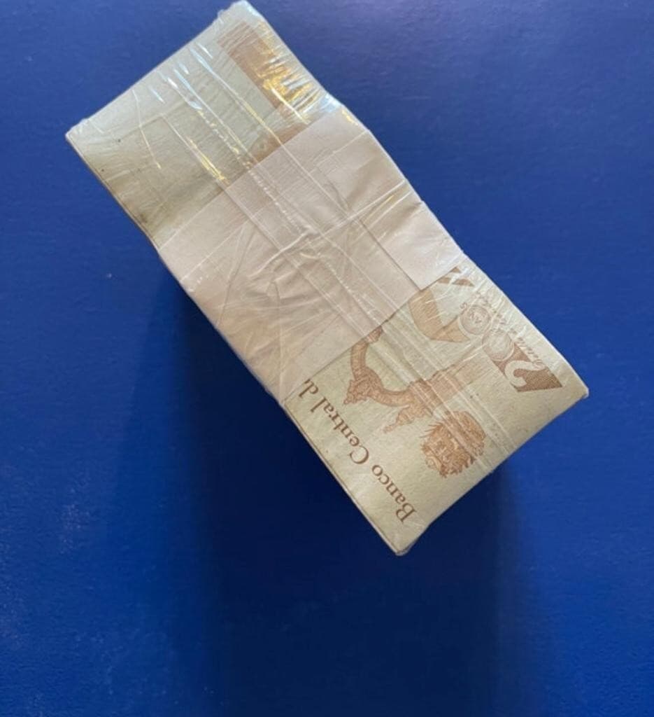 8000 x Venezuela 1 Million Bolívares 2020  Circulated Notes + COA – P-114 5