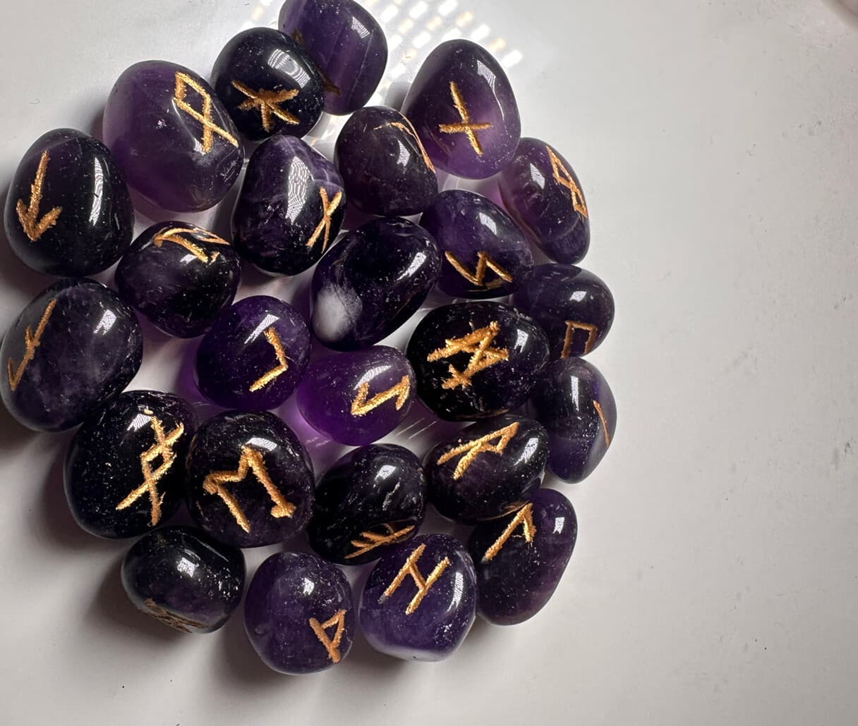 Set de Runas de Cristal de Amatista – Sabiduría, Energía y Sanación Espiritual 4