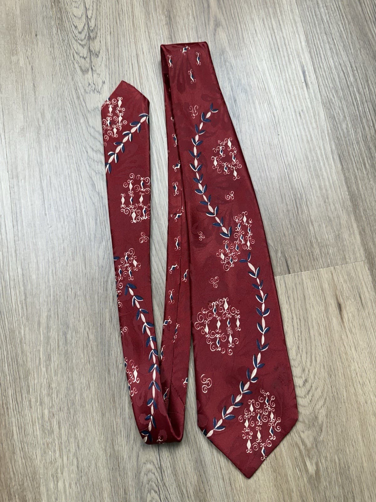 Vintage 1940s Swing Tie Red Silk Jacquard Leaf Vine Scroll Pattern Wide Necktie