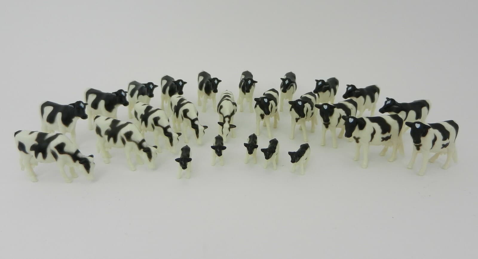 1:64 ERTL *PACKAGE OF 25* HOLSTEIN Cows & Calfs Cattle Dairy *BRAND NEW* NIP!  2
