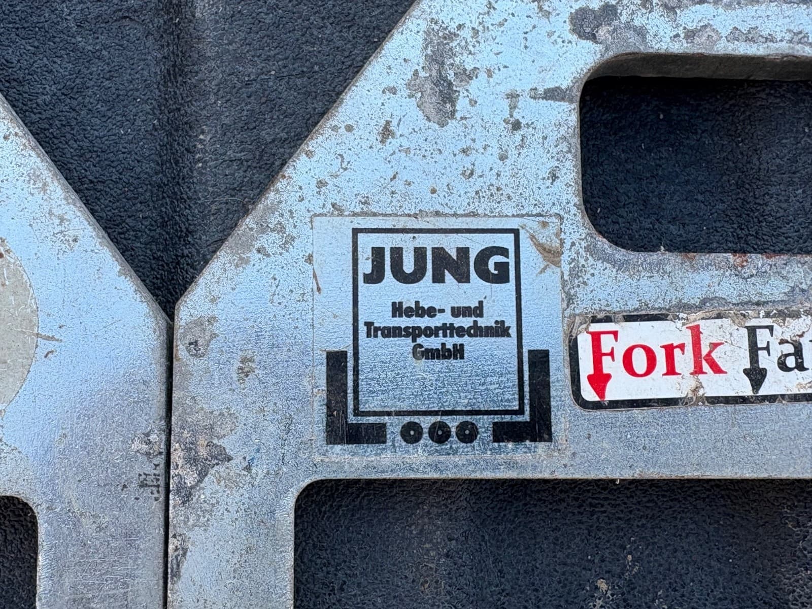 JUNG Fork Fangs Forklift Attachments Pair – 1100 lbs / 500 kg Capacity – Heavy D 3