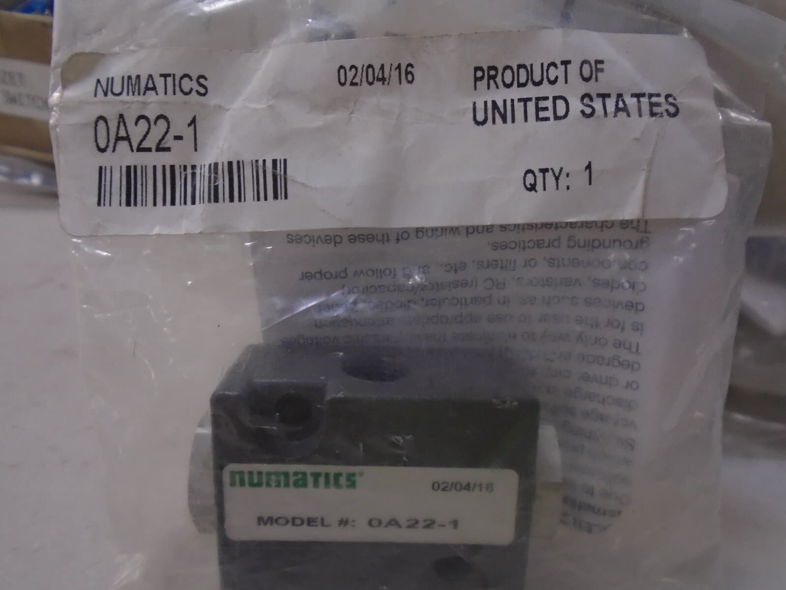 Numatics OA22-1 2 Bolt Mount Shuttle Valve 1/8NPTF 3.9-145 psi NWB *NEW*