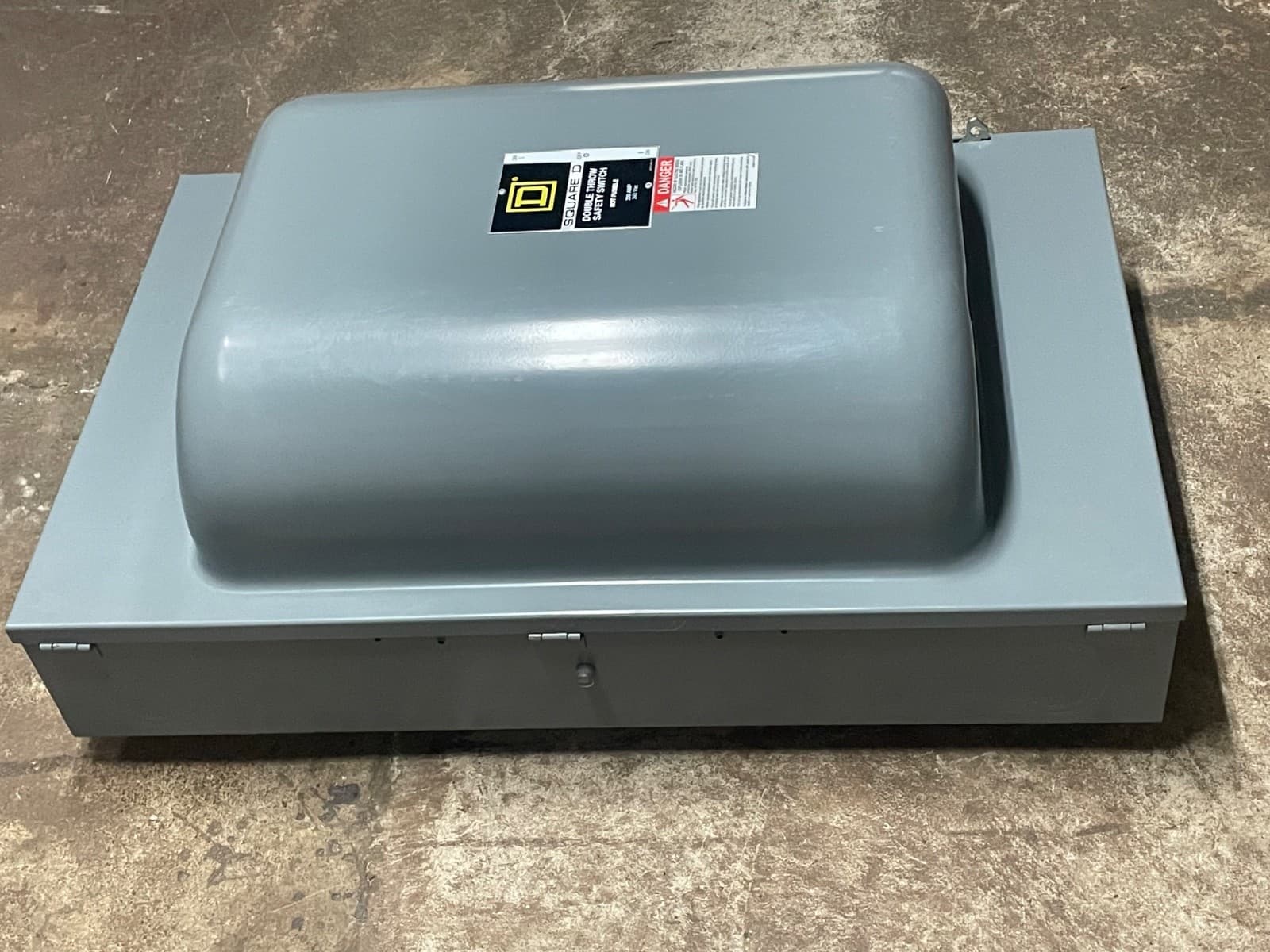 Square D 82354 200-Amp 240-VAC Double Throw Manual Transfer Switch 3-Pole Type 1 6