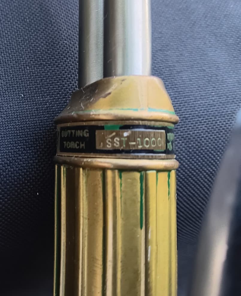 Victor 90 Deg Cutting Torch SST-1000 , 17-1/2 inch / 19-1/2 with check valves 4