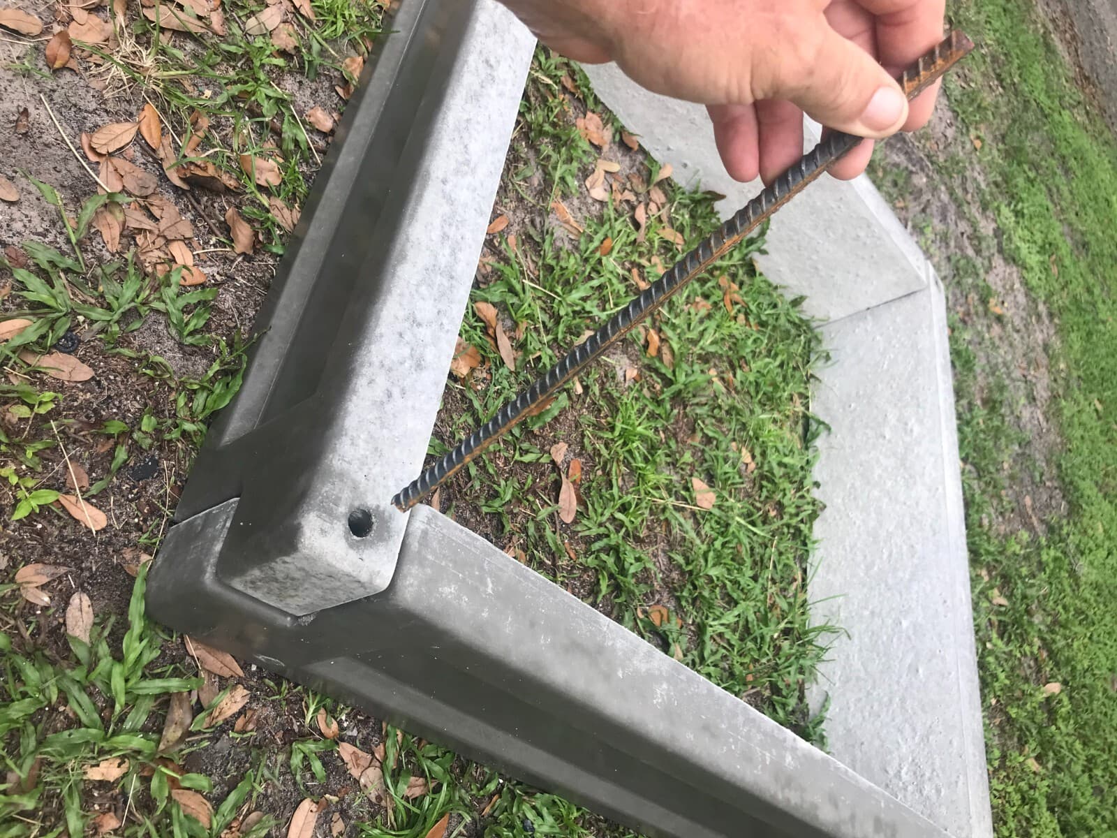 BedBlock Concrete Mold. Build Professional durable garden beds Fast and Easily.  2