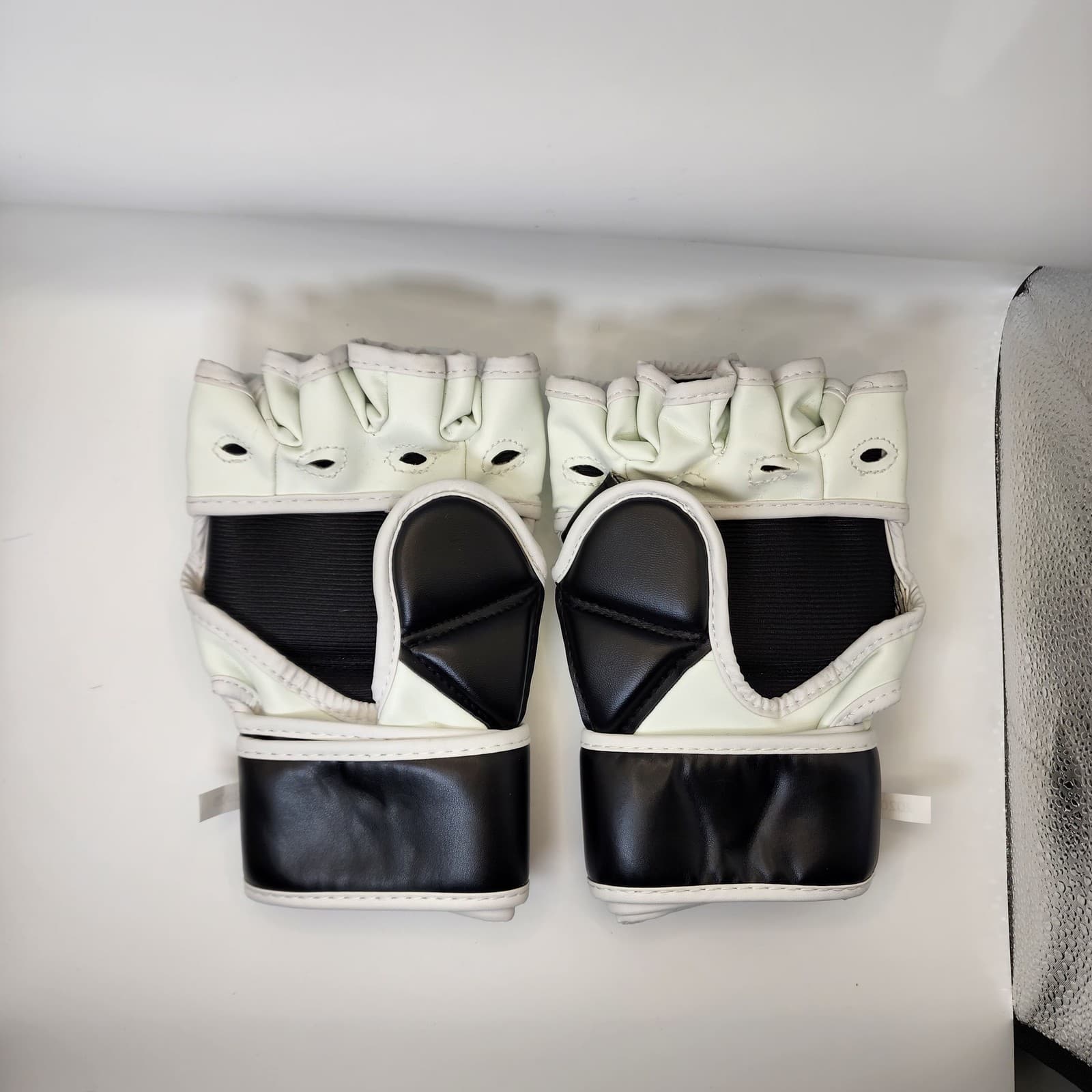 New F45 Training MMA Gloves Small White Padded Fingerless Workout Fitness Gym 6