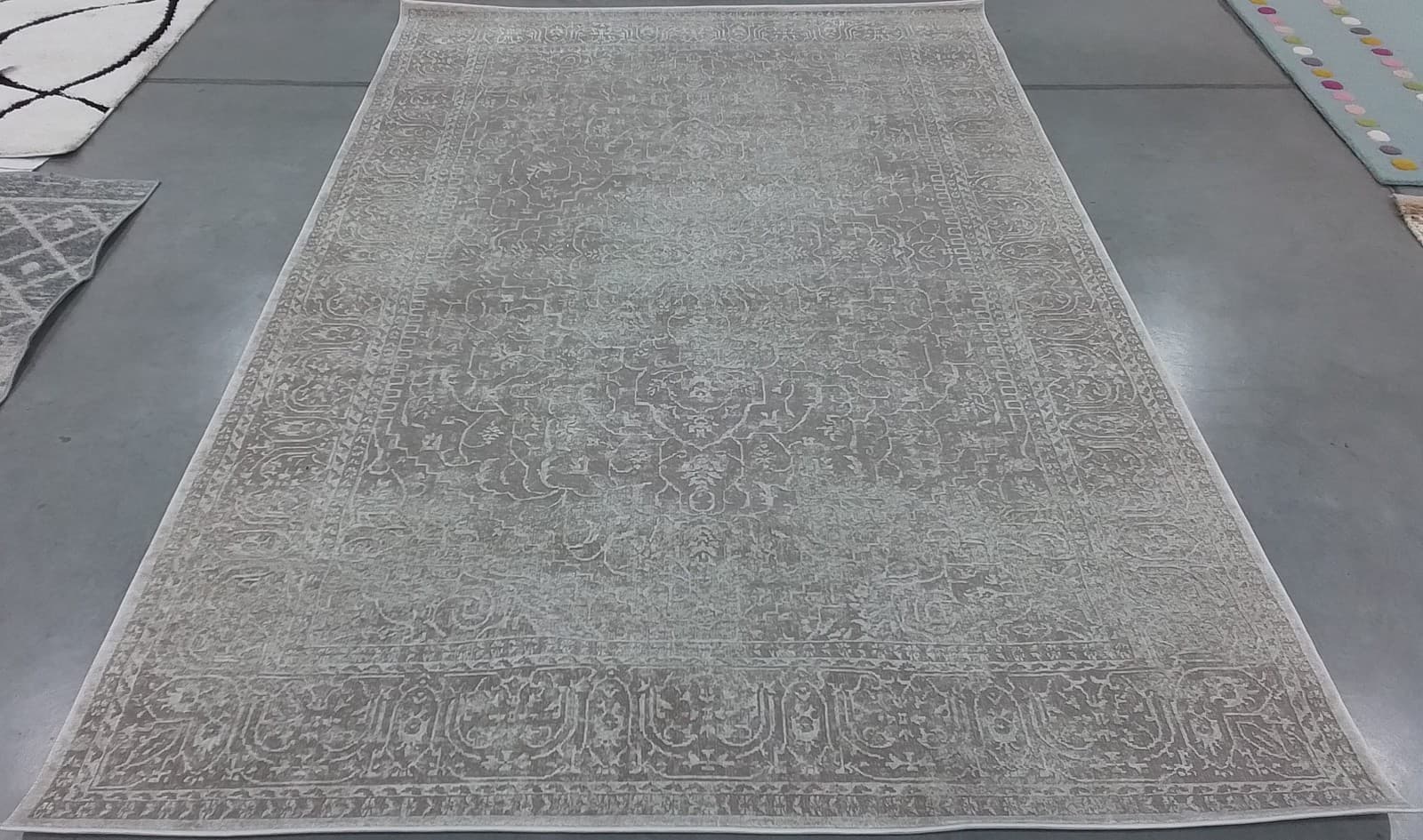 BEIGE / CREAM 6'-0" x 9'-0" Back Stain Rug, Reduced Price 1172790249 RFT670A-6