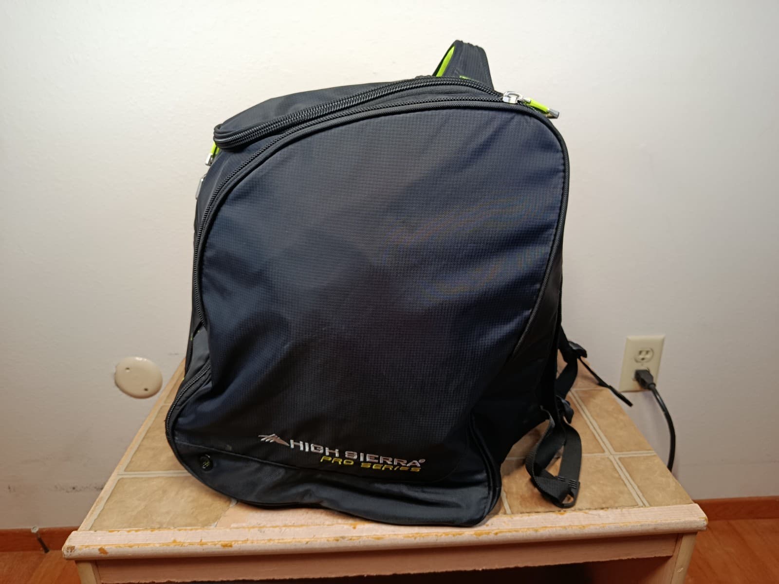 High Sierra Pro Series Trapezoid Boot Bag Black Ski Snowboarding EUC 5
