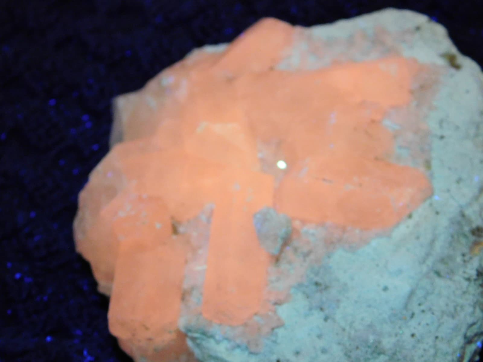 FLUORESCENT Calcite Crystal Cluster w/ PYRITE Crystals! 100% Natural Peru 188gr