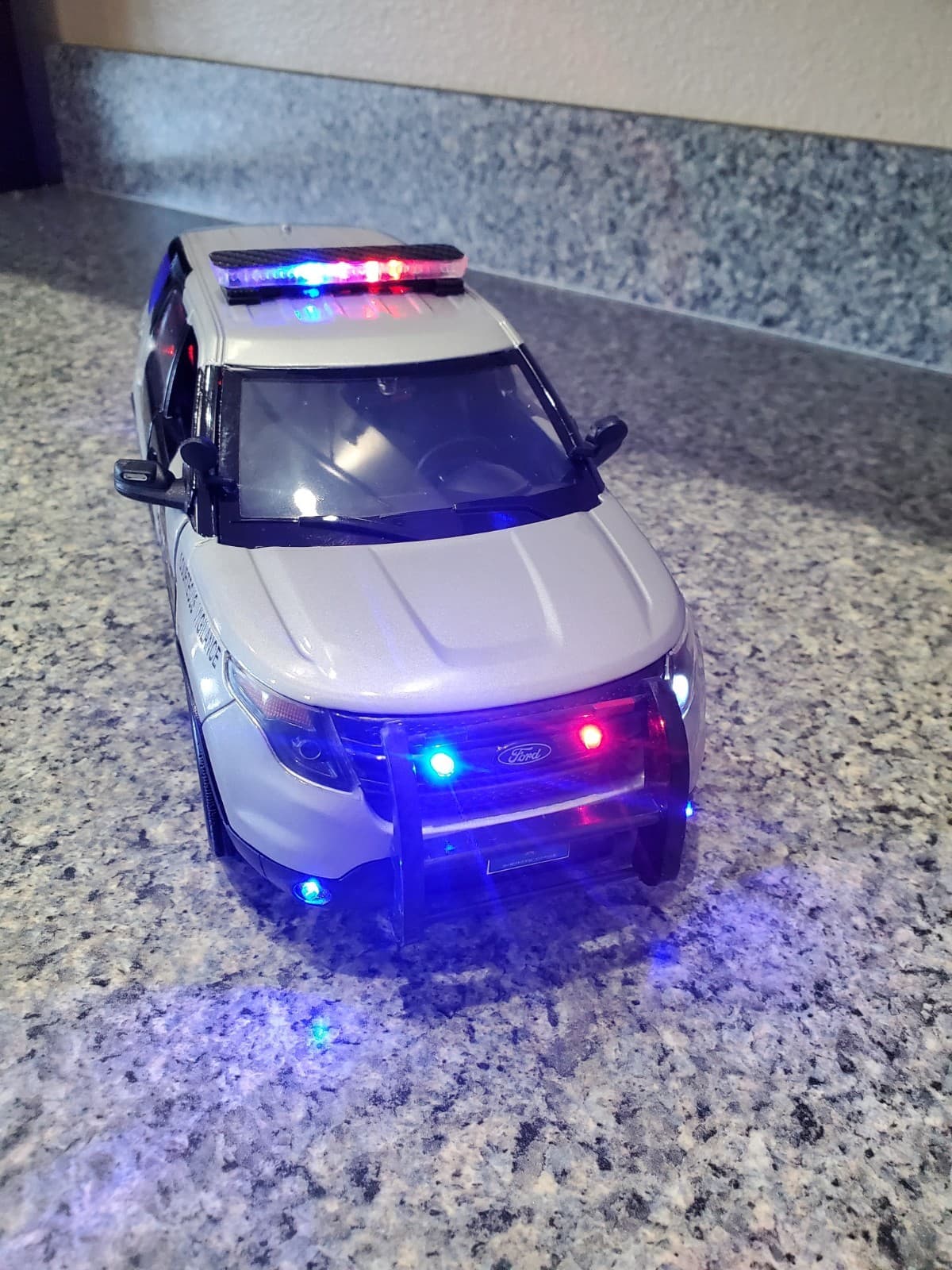 Arizona State Trooper  -   Ford Explorer w/ All Flashing Lights 2