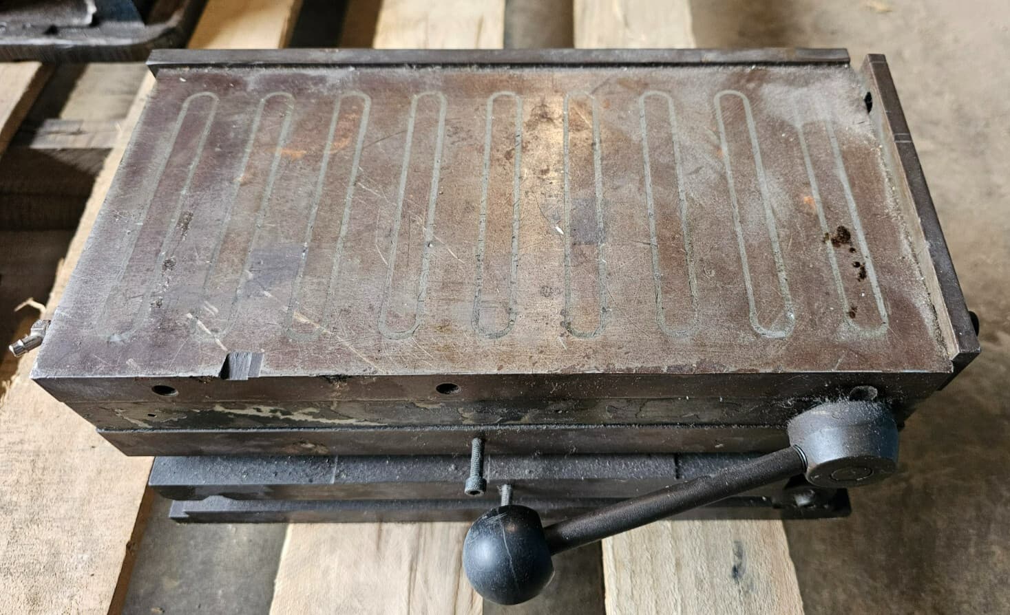 Robbins Co. A-10 Articulating Base Compound Magnetic Chuck 6" x 12" 2