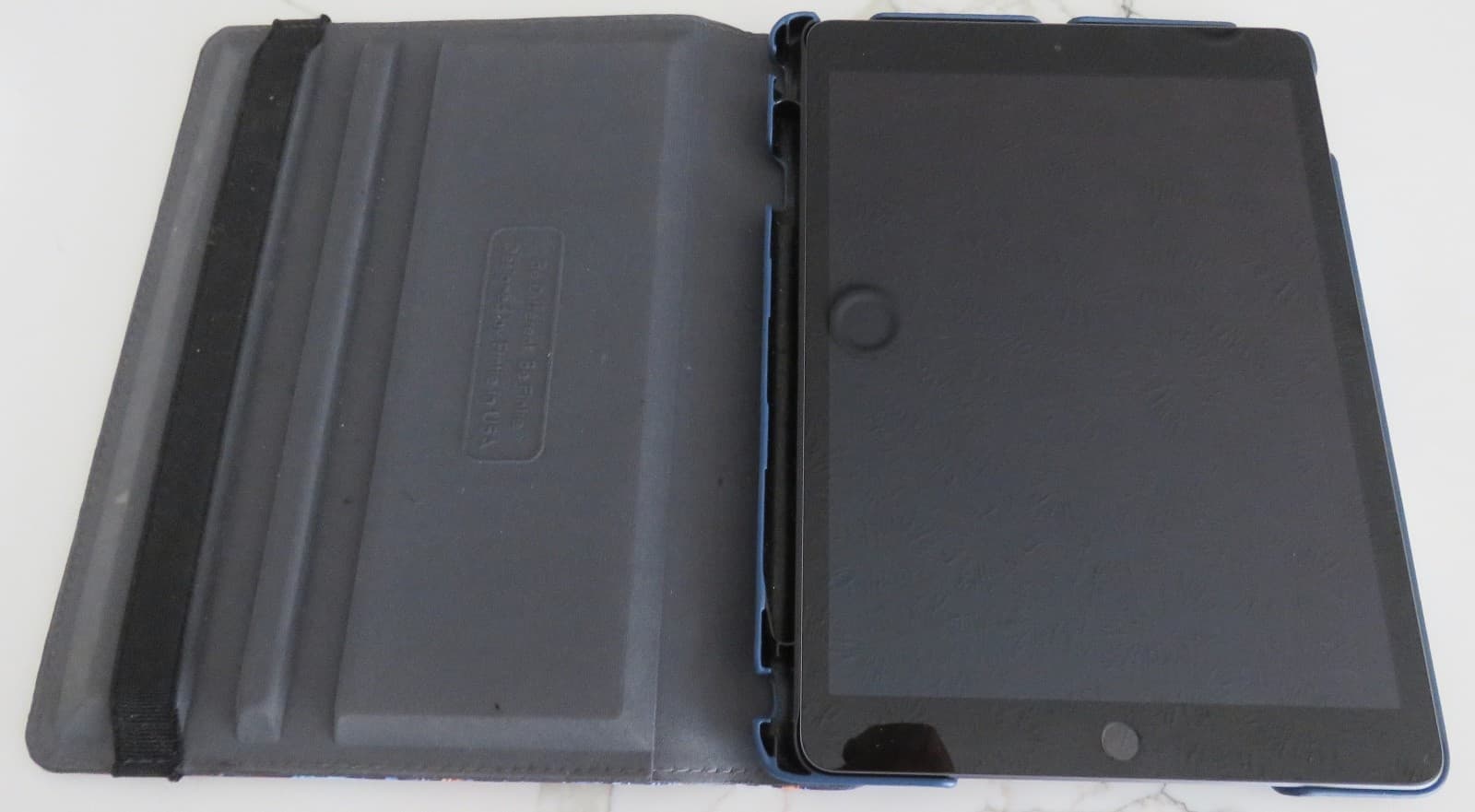 Apple iPad 7th generation 128gb Wi-Fi, 10.2 in Space Gray + Case/Keyboard Bundle 5