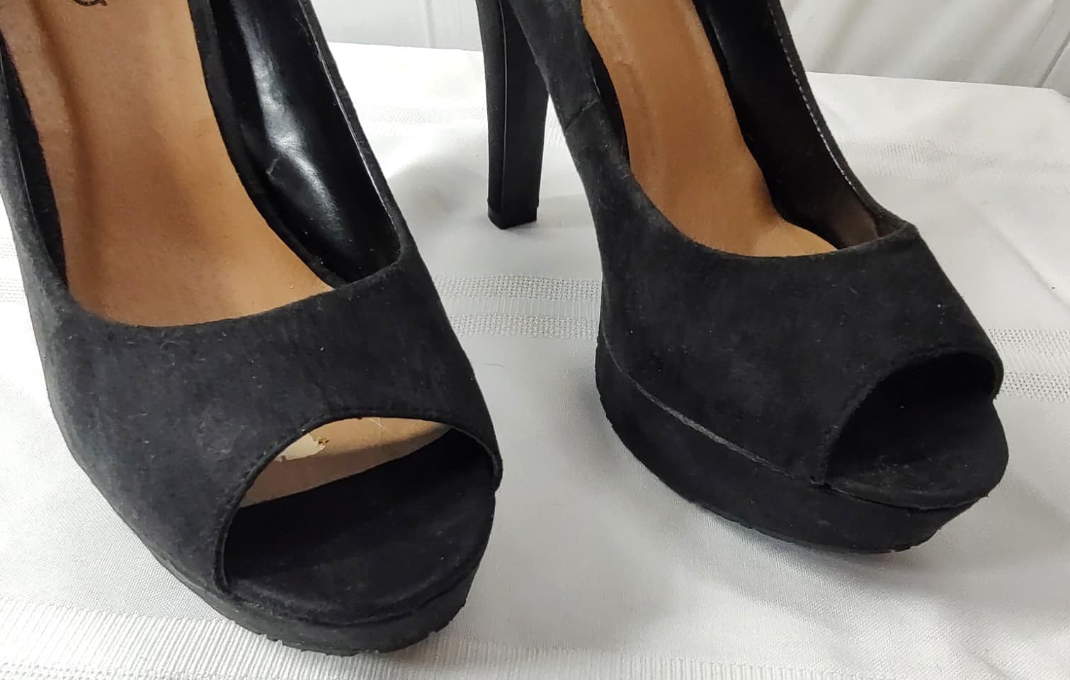 Candie's Black Faux Suede Platform Heels Peep Toe 9 M Open Toe Stiletto 2