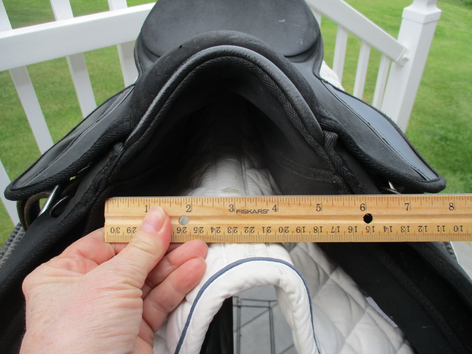 17'' MEDIUM THOROWGOOD ULSTER CC JUMP ENGLISH SADDLE w  LEATHERS &  IRONS 3