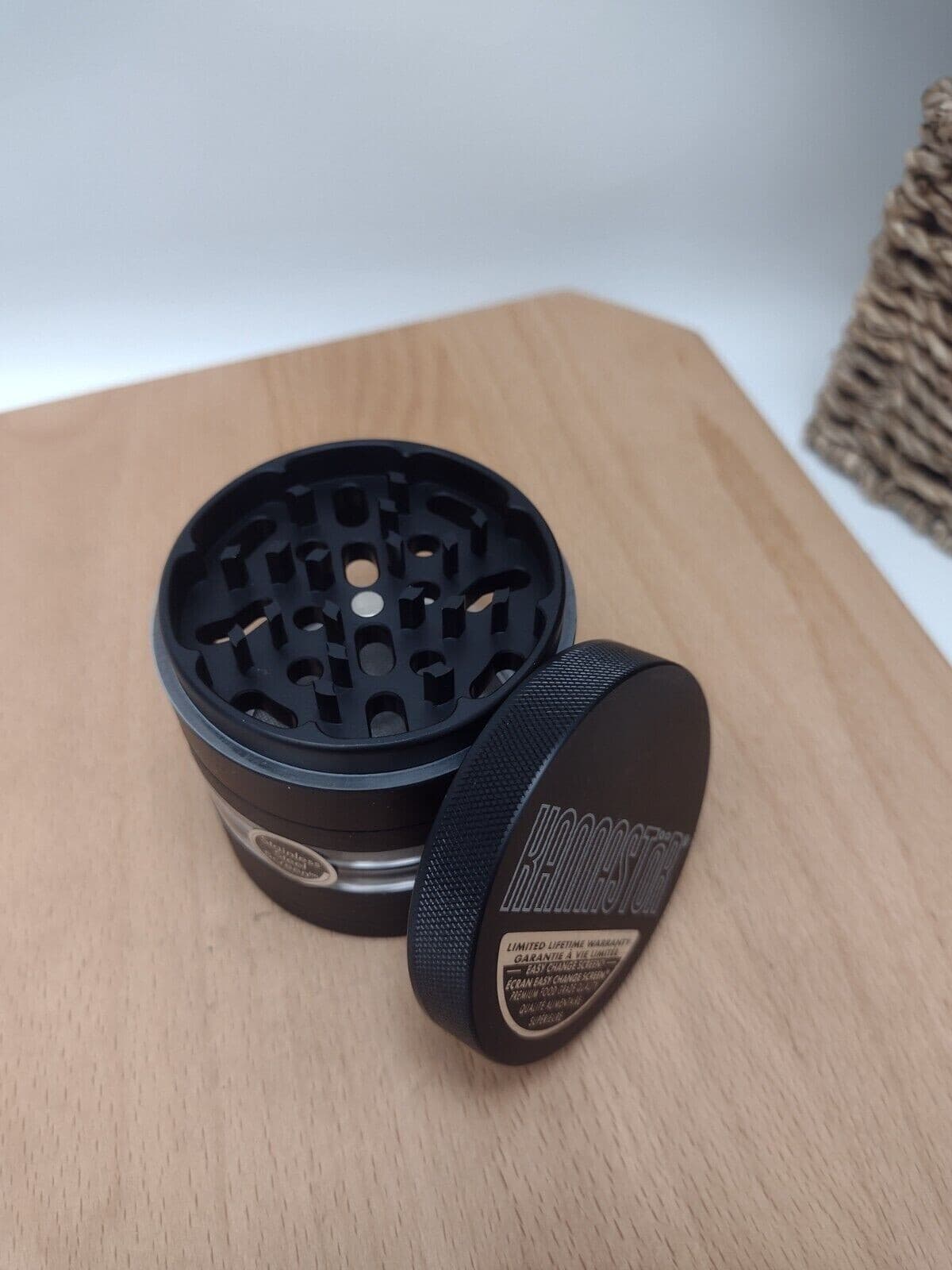 Kannastor - HERB Grinder Stainless Steel EZ Screen | 4pc | 2.5" | Black (GR555) 4