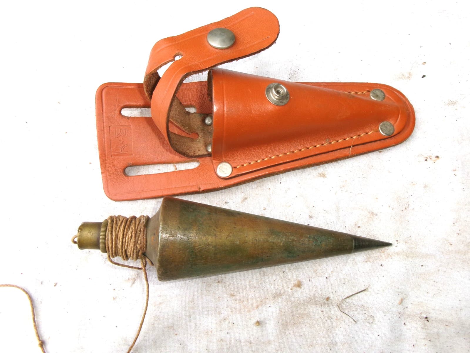 VINTAGE 16 OZ. PLUMB BOB IN K&E LEATHER CASE 2