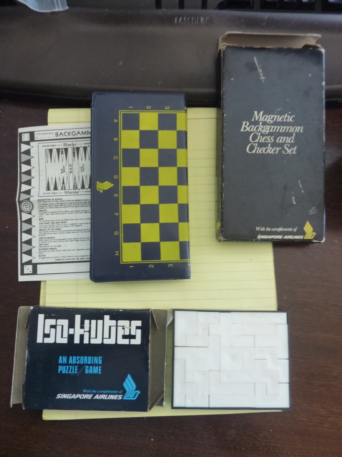 Singapore Airlines Magnetic Backgammon Chess & Checker Set and Absorbing Puzzle 2