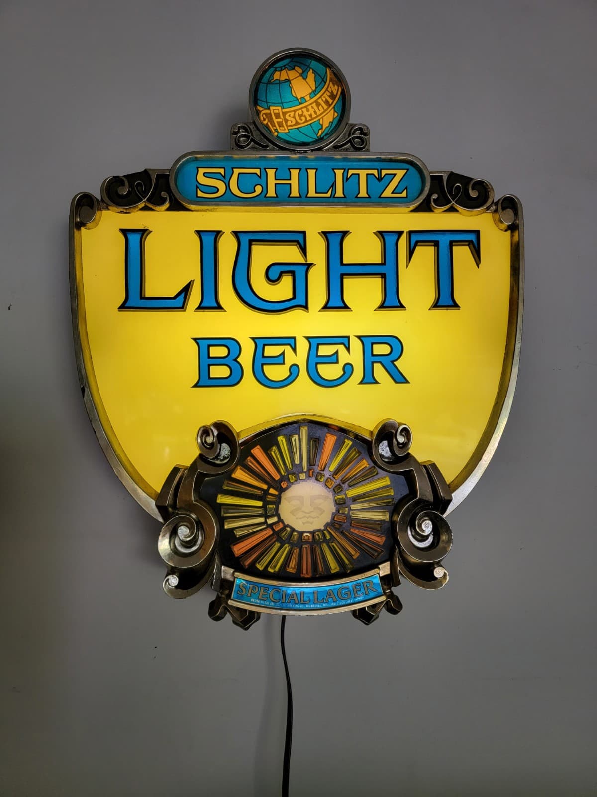 SCHLITZ LIGHT BEER: "On Tap Special Lager"- 22" Bar Light- Sundial Pre-Owned