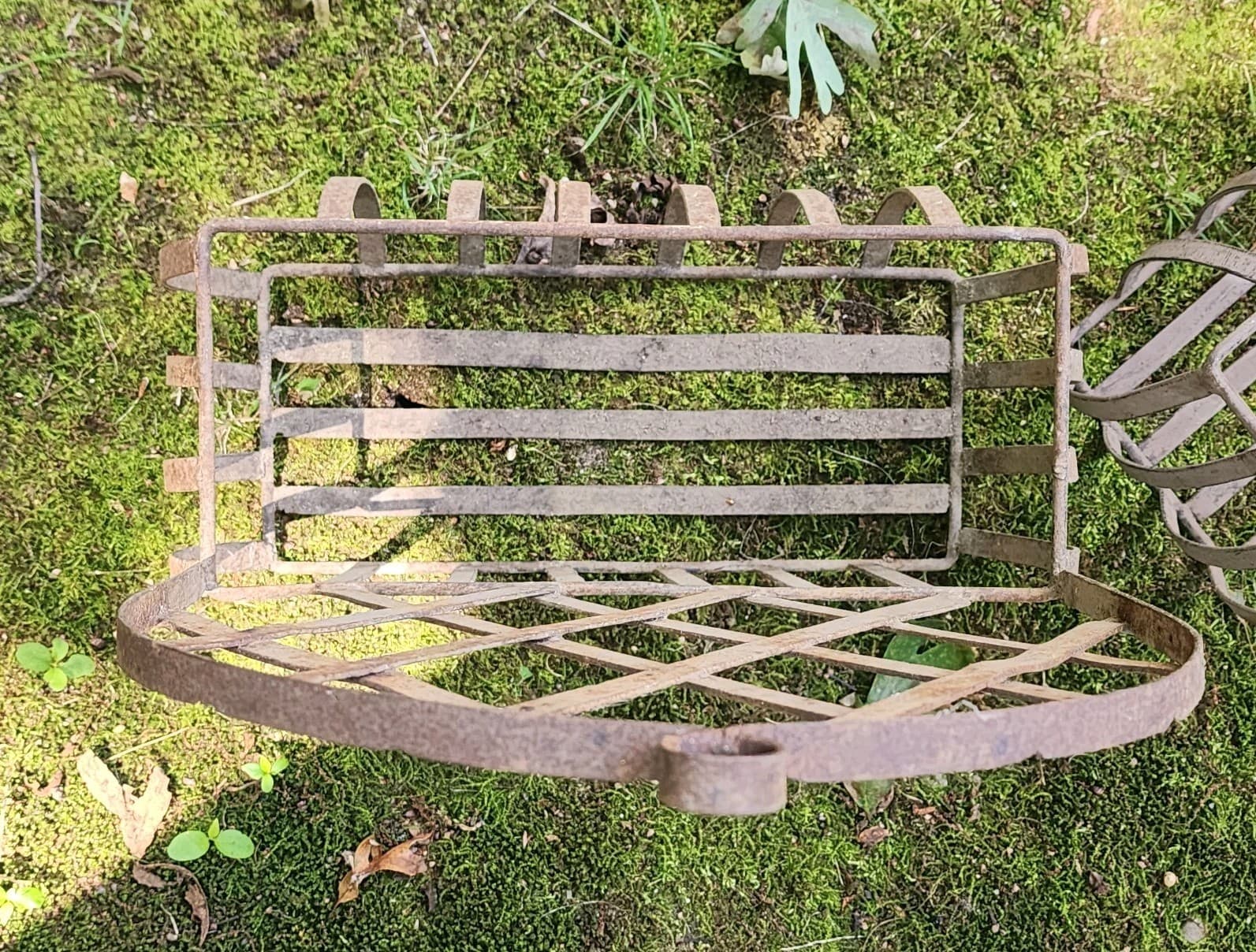 VINTAGE MID CENTURY MESH HEAVY WROUGHT IRON WALL PLANTERS  4