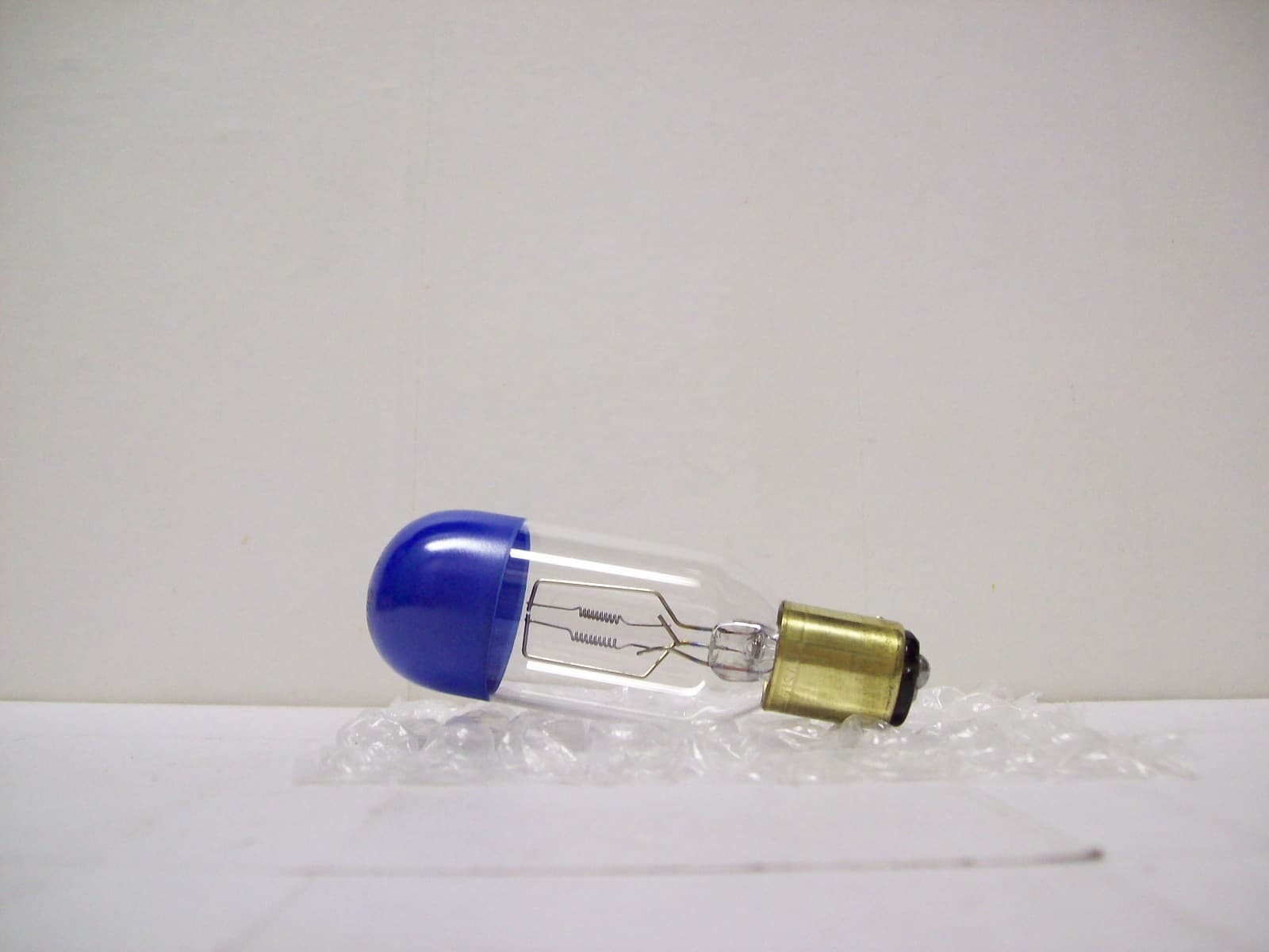 CEL Projector Projection Lamp Bulb 120V 120W  SYLVANIA  AVG. 200-HR LAMP LIFE 2