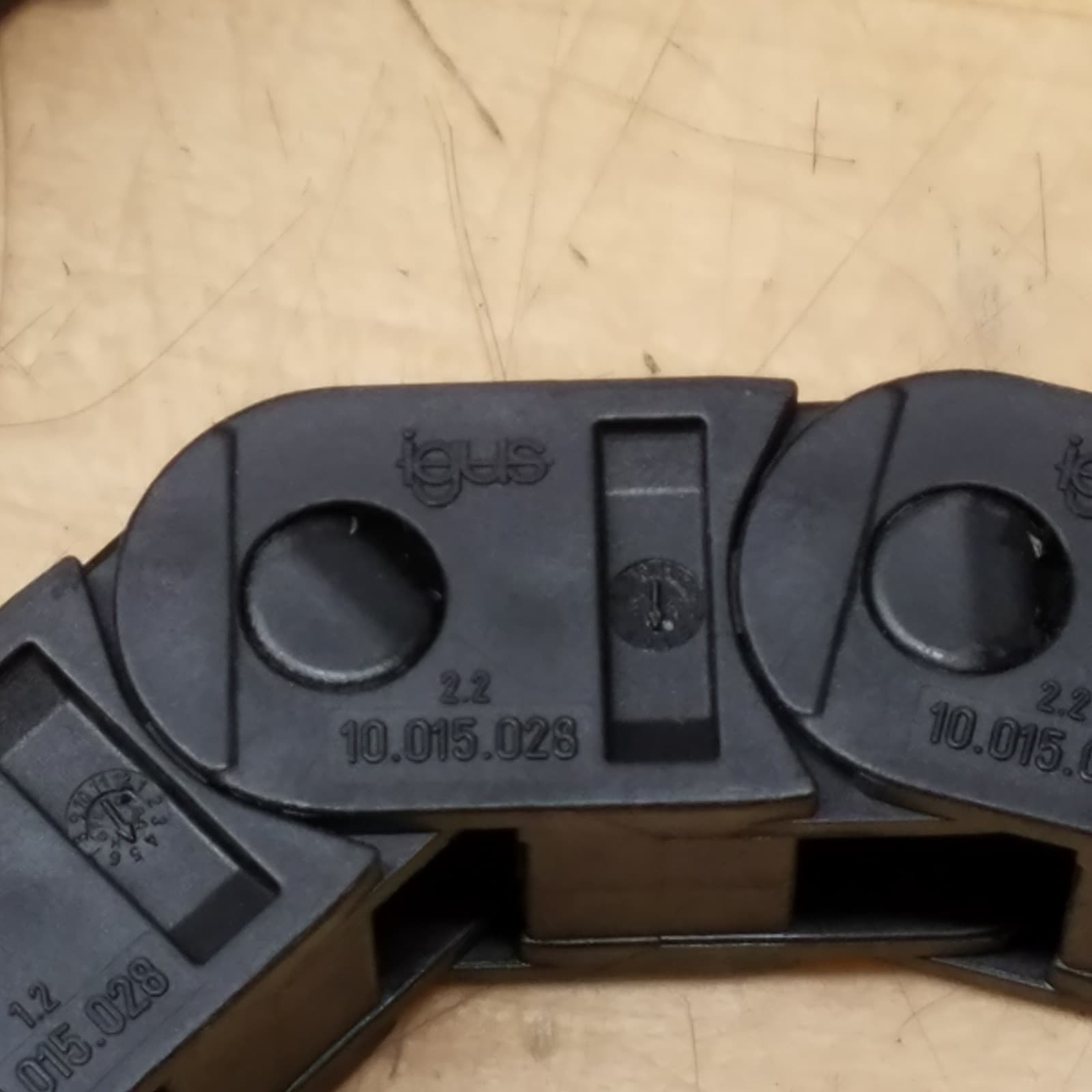 Igus 10.015.028 Cable Carrier, 40" - USED 2