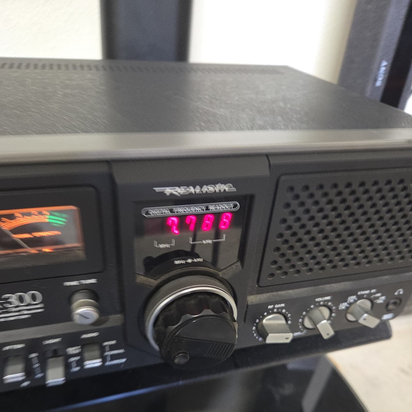 Realistic DX-300 Quartz Synthesized Communication Base Station Receiver 3