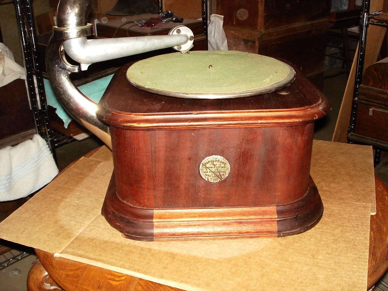 Columbia BD 'Majestic' Phonograph 4