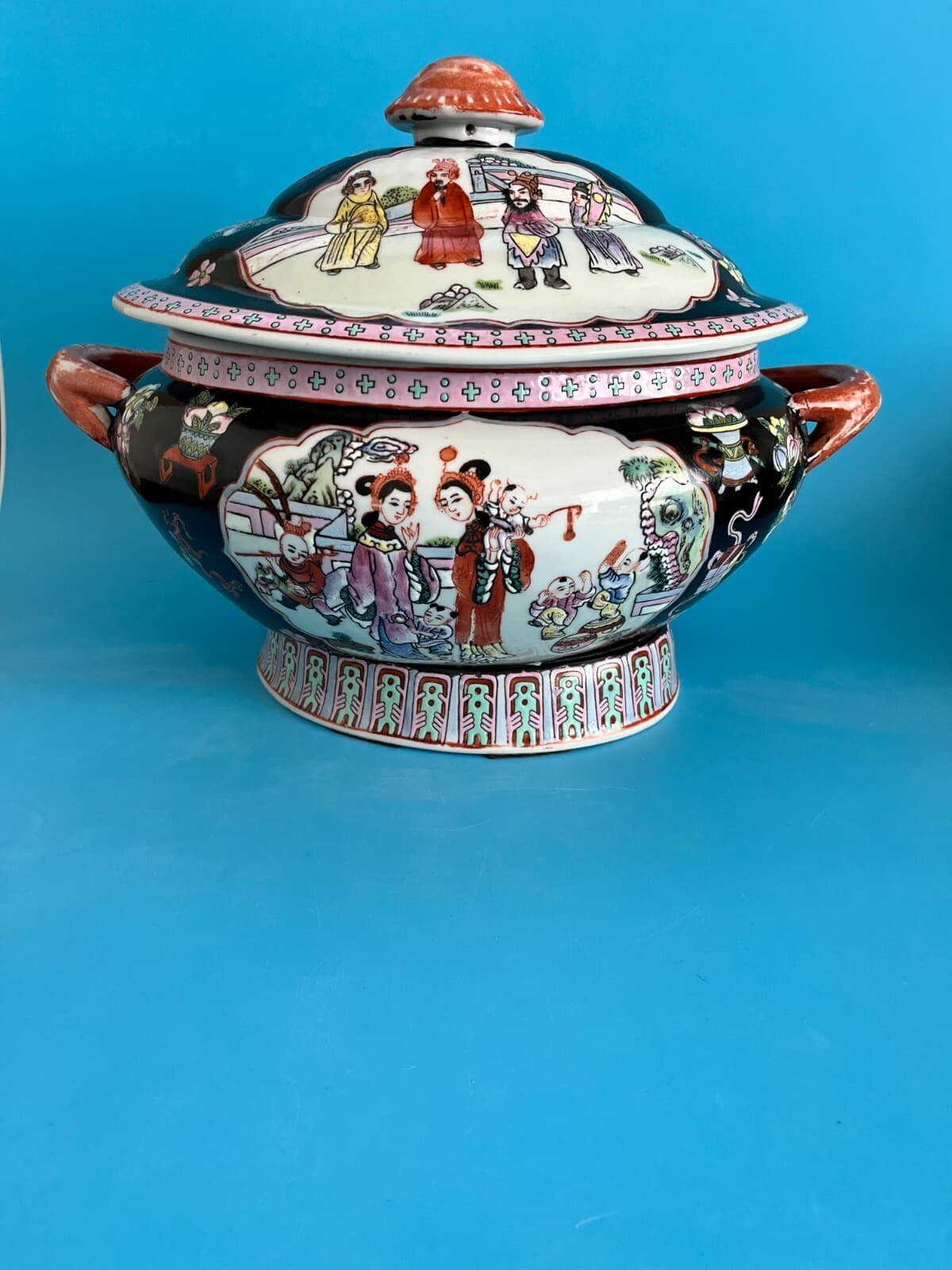 LARGE ANTIQUE CHINESE TUREEN WITH LID HAND PAINTED
