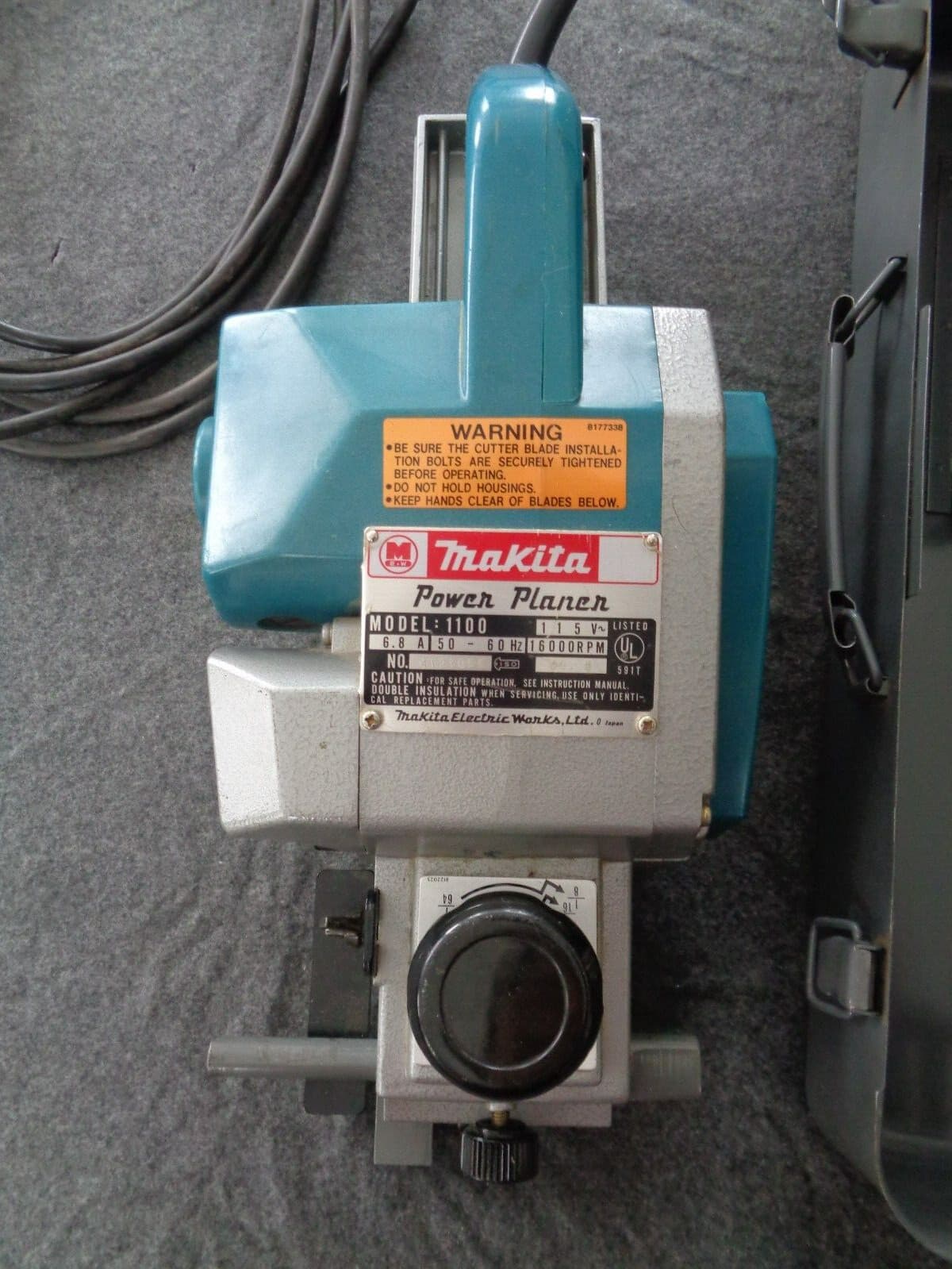 Makita Power Planer Model 1100 w/ Metal Box & Accessories - Japan 4