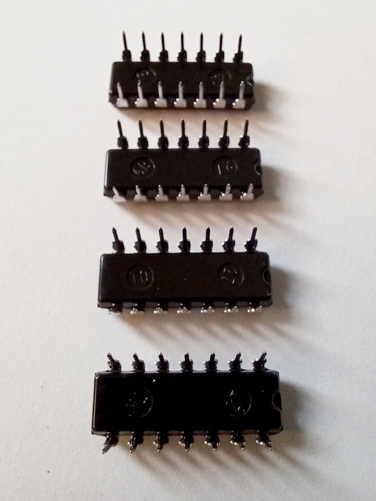 Lot of 2* Hitachi  HD14081BP  Integrated Circuit IC Chip DIP-14 Pin Original New 3