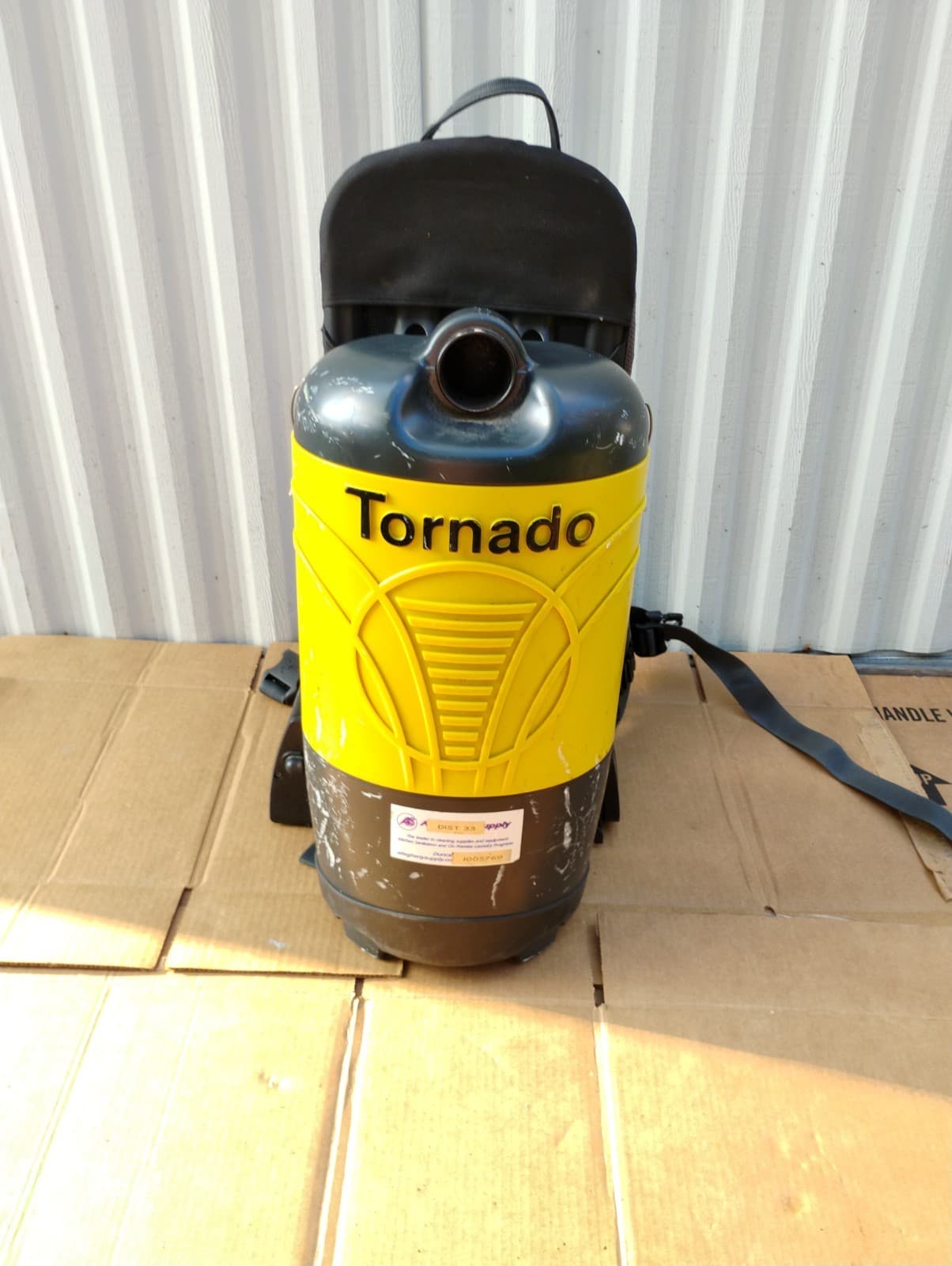 Tornado Pac-Vac 6 Roam, 6 Quart Battery Powered Backpack Vacuum 93016B-1