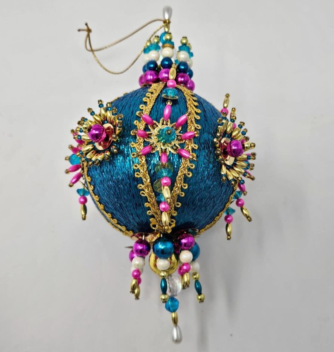 100 pcs Gold Thin Metal Filigree Floral Disk Flower Craft Sequins Embellishments 5