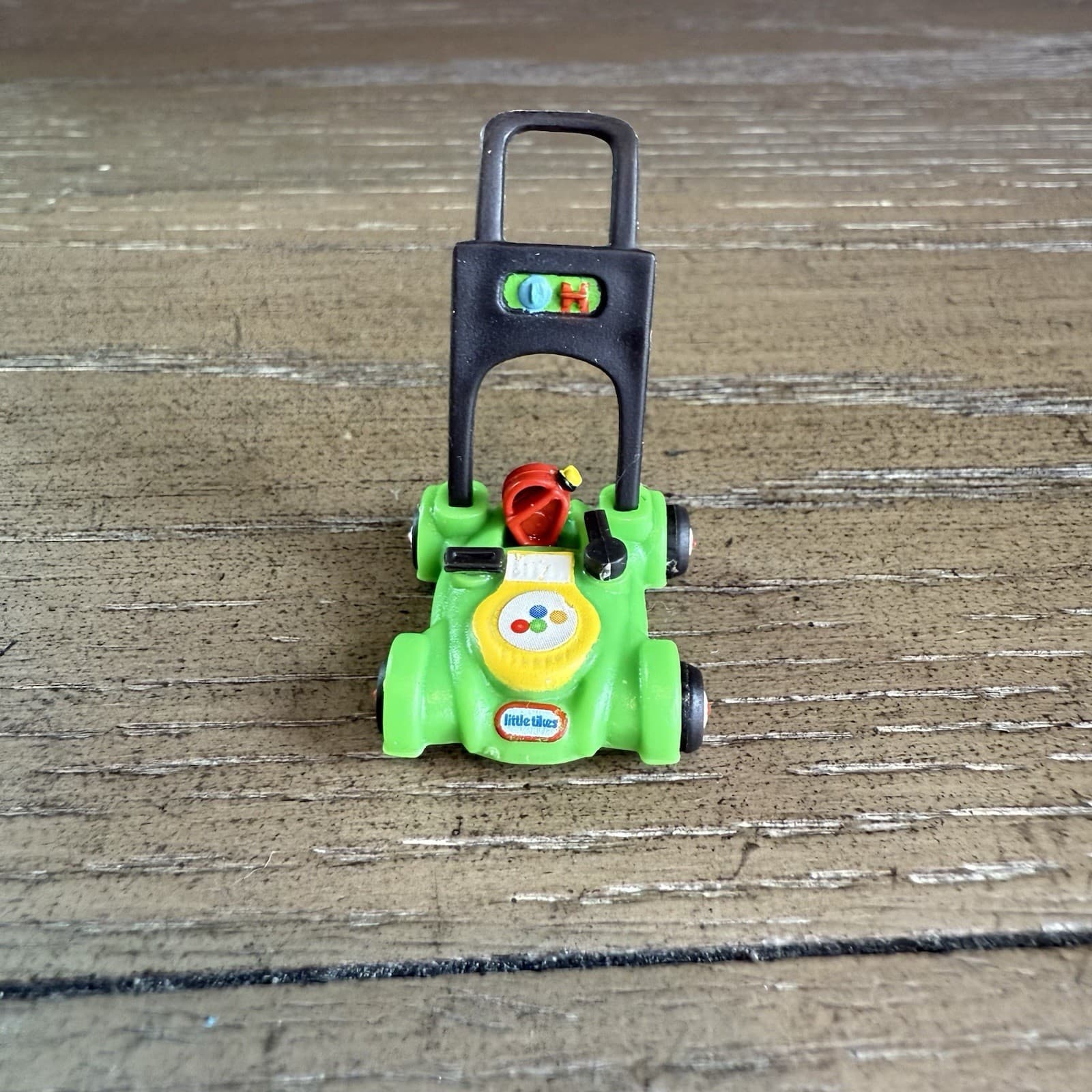 Miniverse Mini Little Tikes Gas 'n Go Mower Tiny Dollhouse Miniature Mower 4