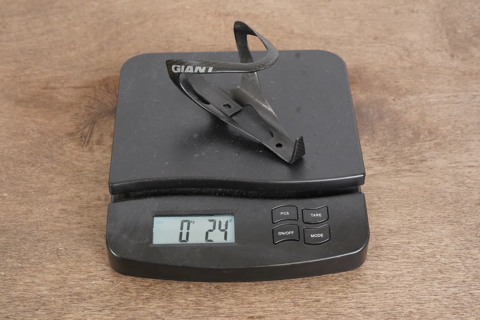 (1) Giant Carbon Water Bottle Cage 24g 4