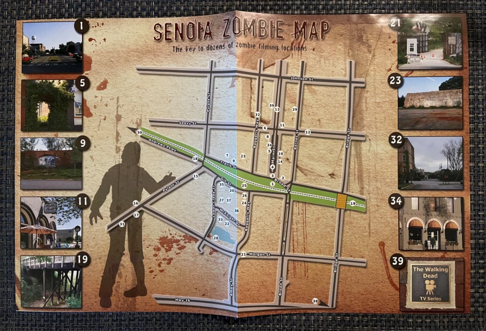 WALKING DEAD MEMORABILIA (ZOMBIE MAP & MORE) - SENOIA, ALEXANDRIA, WOODBURY, TWD 3