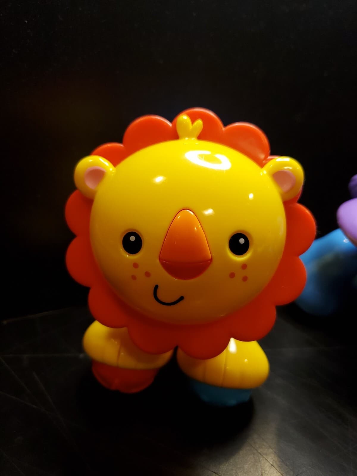 2 Fisher-Price Amazing Animals Zoo Click Clack Elephant & Lion + V-Tech Apple 2