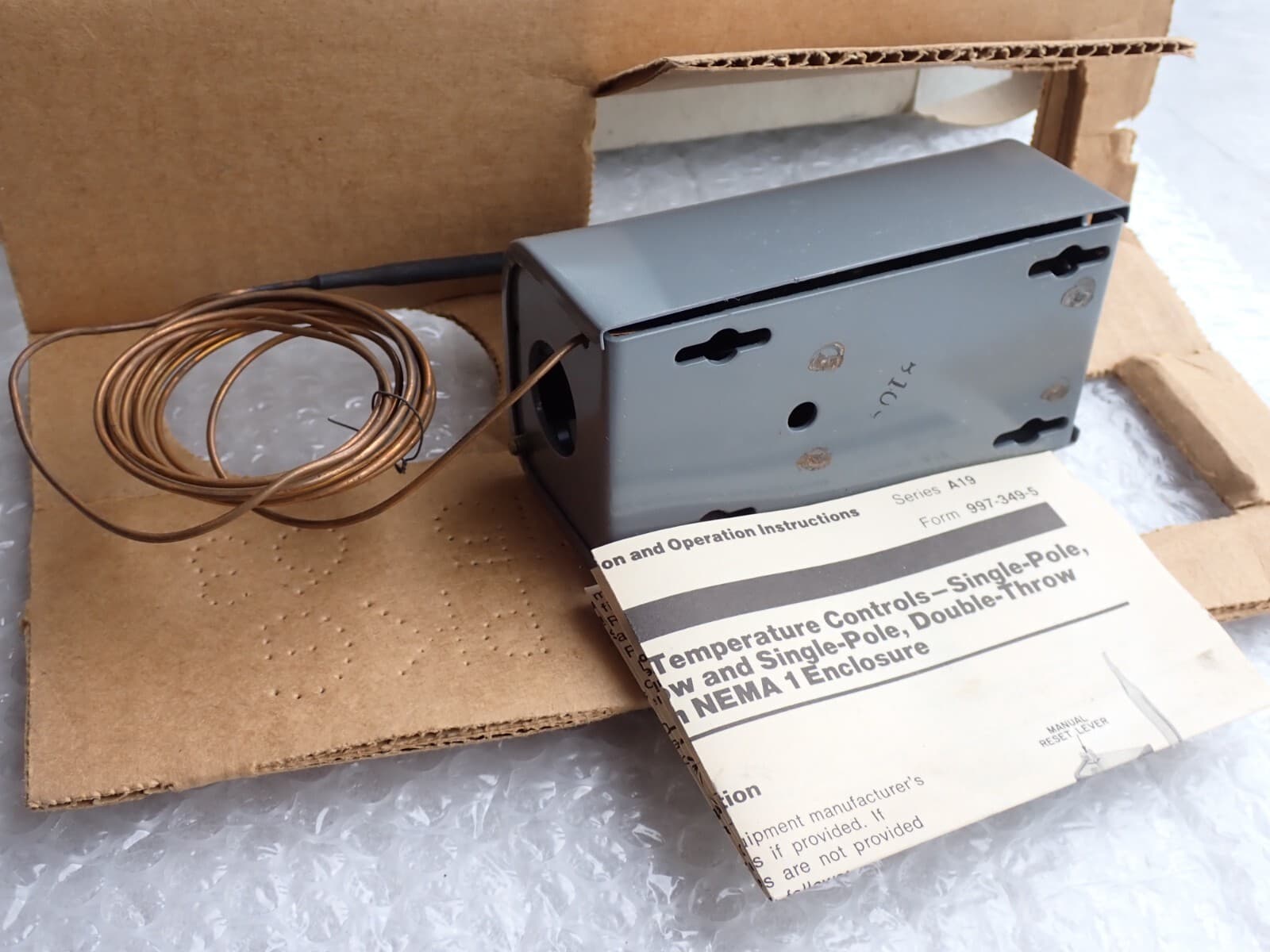 Johnson Controls A19AAB-10 Line Volt Mechanical STAT NEW 2