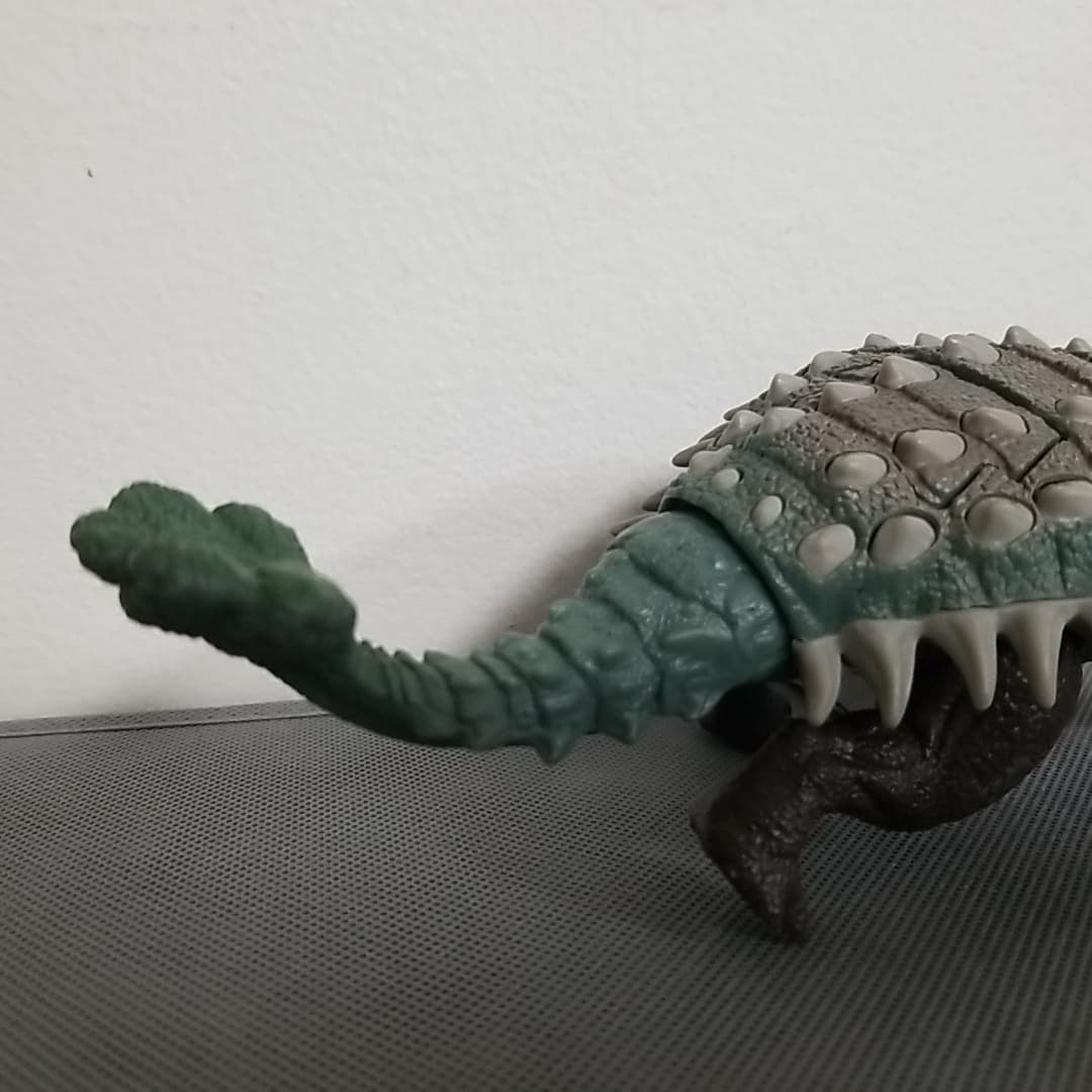 Jurassic World Roarivores Ankylosaurus Figure Dinosaur Roars Tail Moves Mattel  3