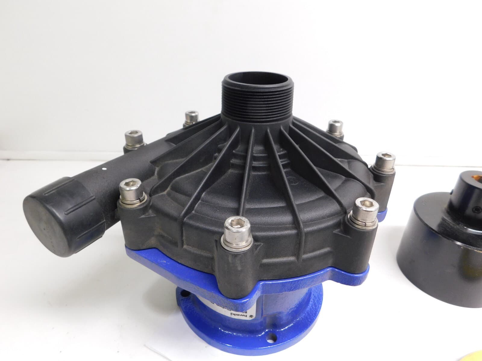 NEW Iwaki Magnetic Drive Pump MX-F402CFVX, 73 GPM, 52 Ft Hd, 2 HP, 3450 RPM, Mag 5