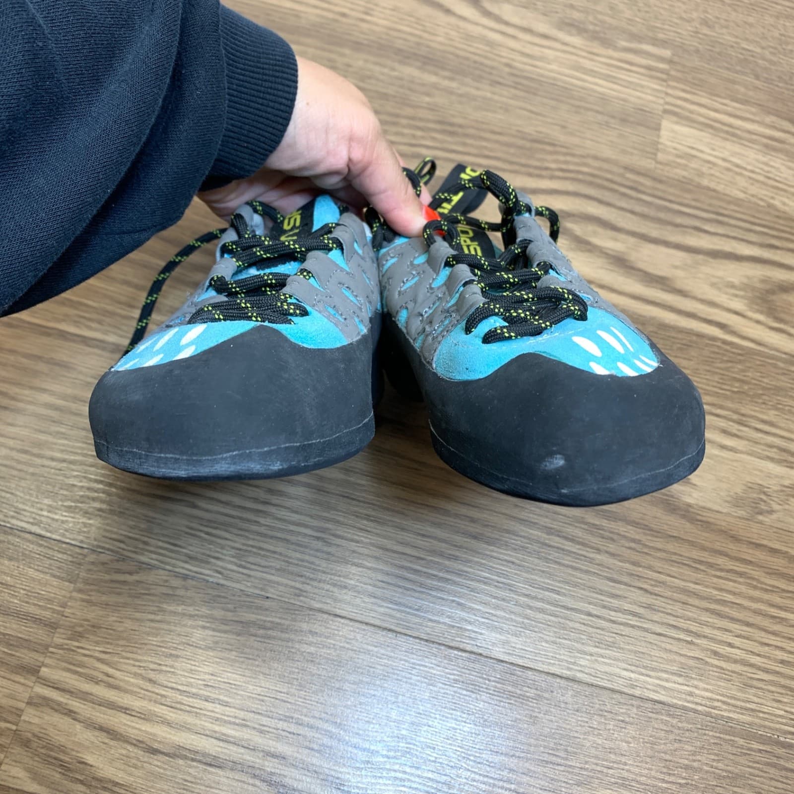 La Sportiva 10QTU Tarantulace Rock Climbing Shoes Blue Grey Leather Women's 37.5 5
