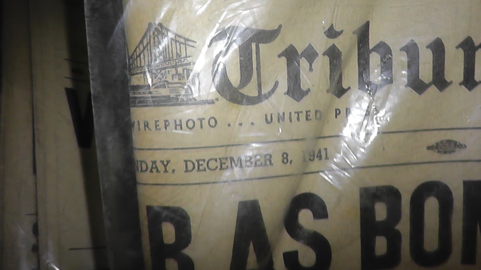 WWII NEWSPAPER DECEMBER 8TH 1941 PEARL HARBOR HAWAII OAKLAND TRIBUNE CALIFORNIA 2